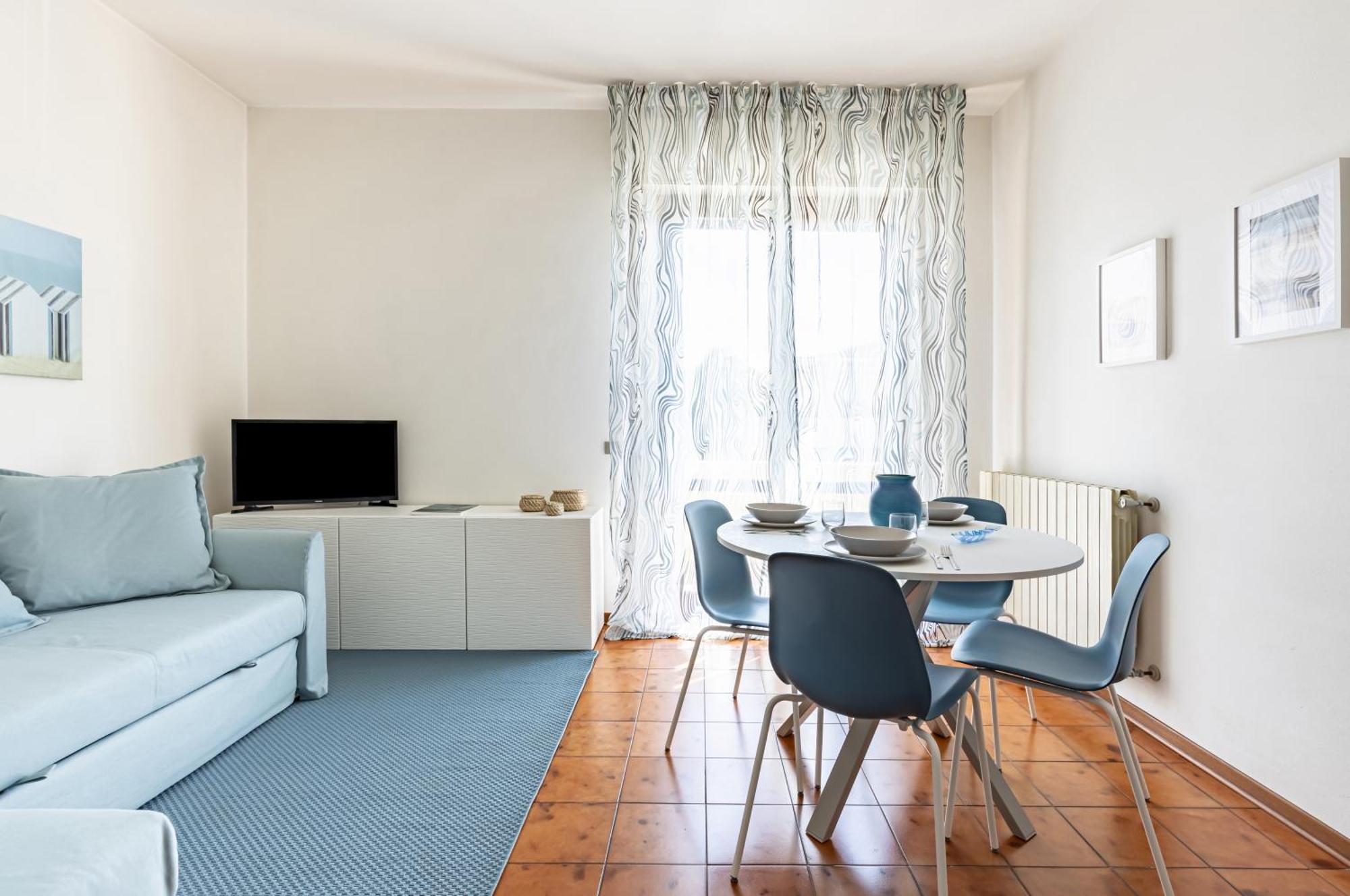 Comfy Apartment With Private Parking Near The Beach! Viareggio Bagian luar foto