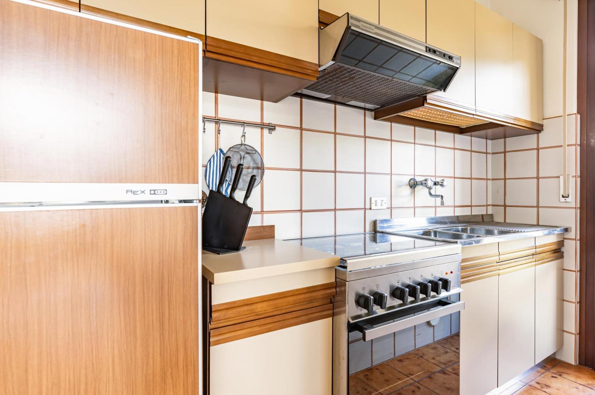 Comfy Apartment With Private Parking Near The Beach! Viareggio Bagian luar foto