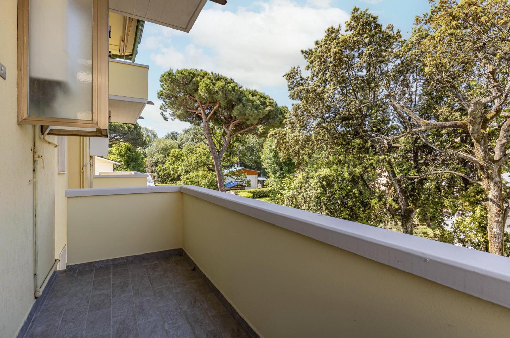 Comfy Apartment With Private Parking Near The Beach! Viareggio Bagian luar foto
